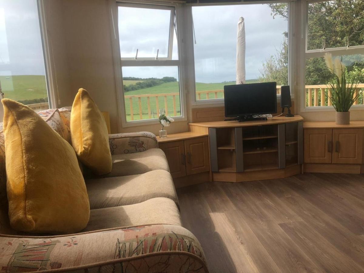 Captivating 2-Bed Static Caravan In Holyhead Llanfachraeth ภายนอก รูปภาพ