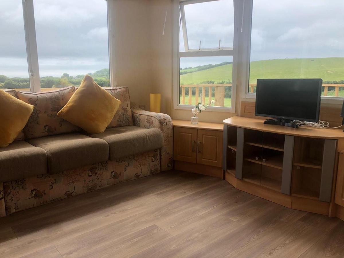 Captivating 2-Bed Static Caravan In Holyhead Llanfachraeth ภายนอก รูปภาพ