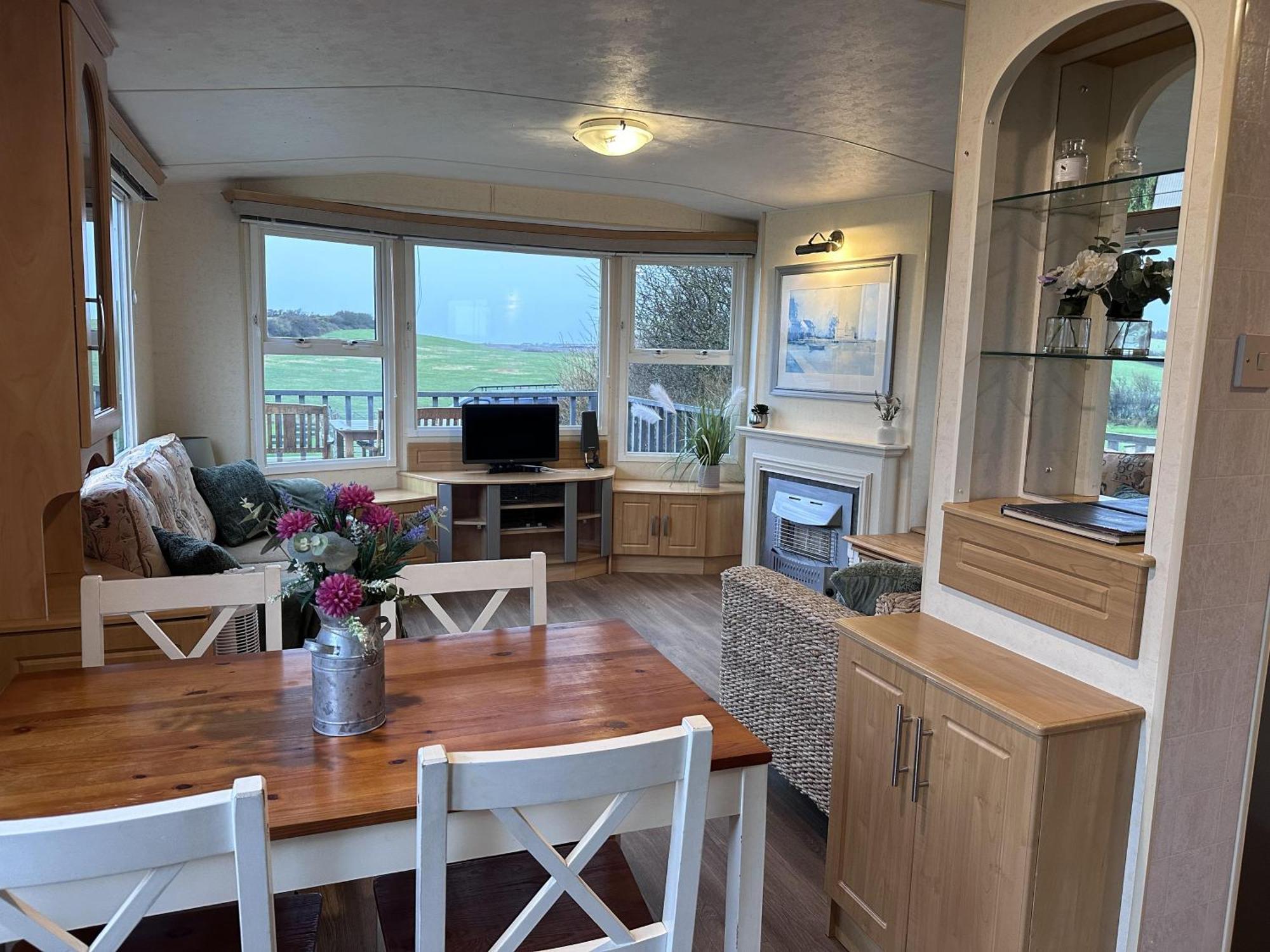 Captivating 2-Bed Static Caravan In Holyhead Llanfachraeth ภายนอก รูปภาพ