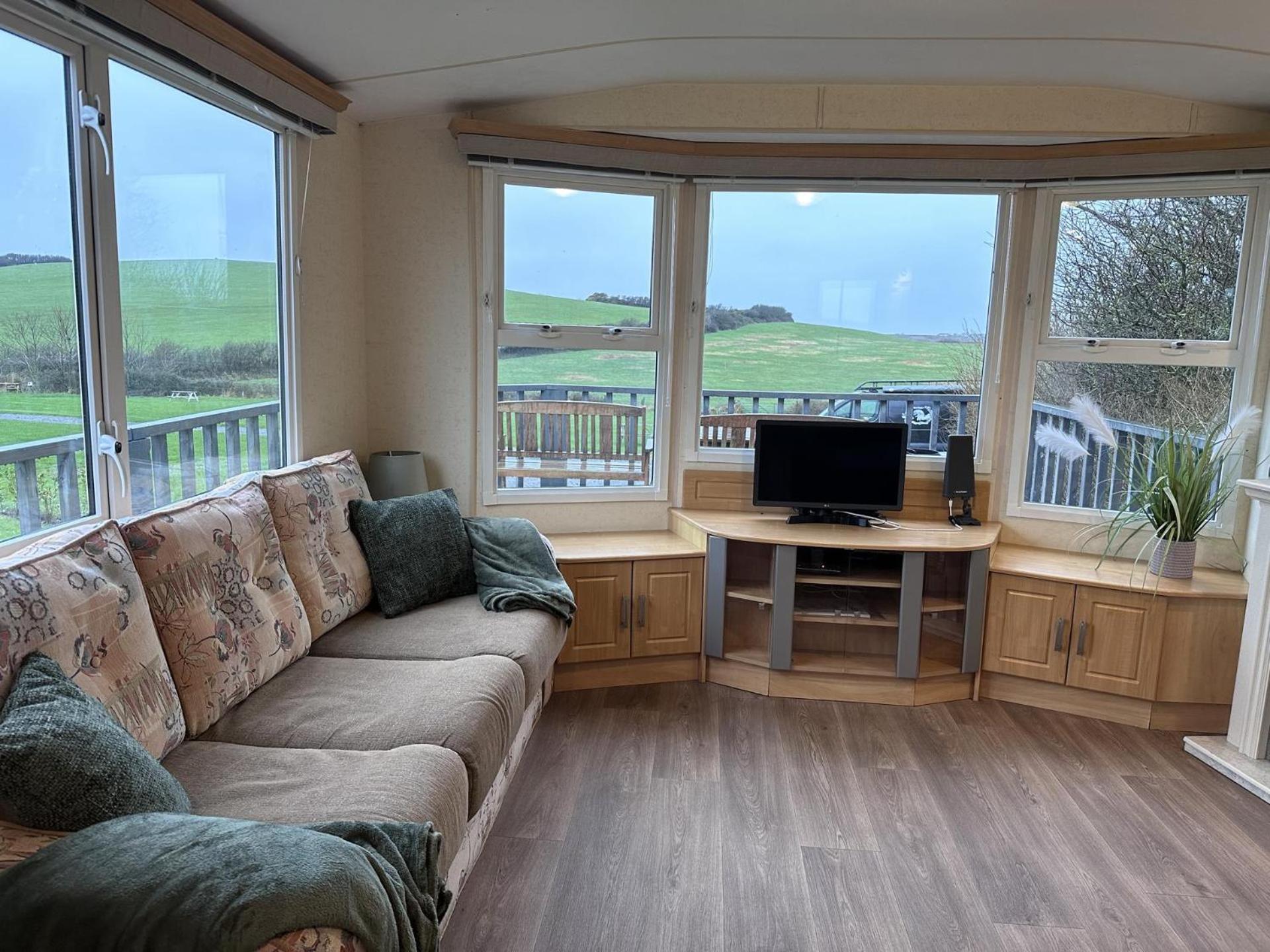 Captivating 2-Bed Static Caravan In Holyhead Llanfachraeth ภายนอก รูปภาพ